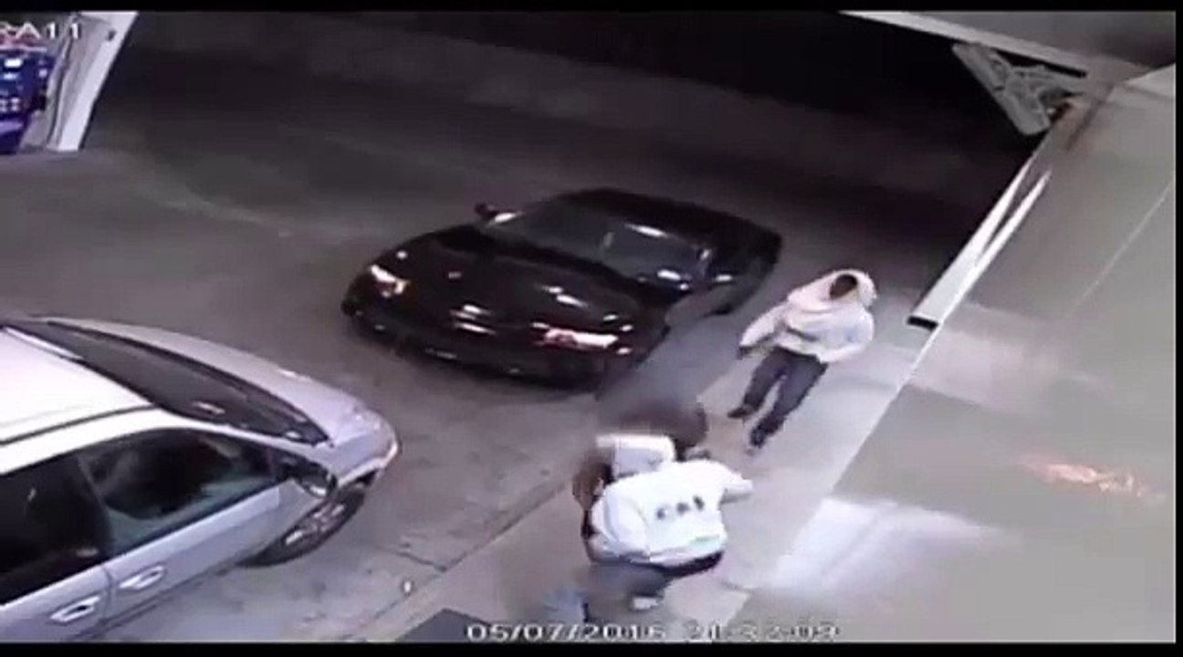 Woman fights 2 armed carjackers