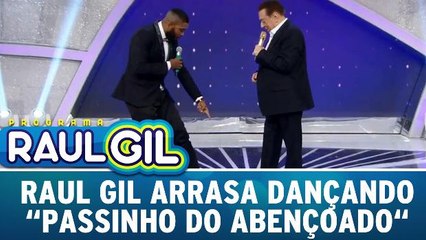 Raul Gil arrasa dançando `Passinho do Abençoado`