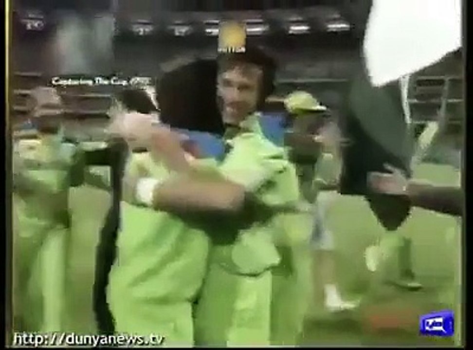 Imran Khan Excellent Reply To Those Who Tried To Throw Shoes On Him