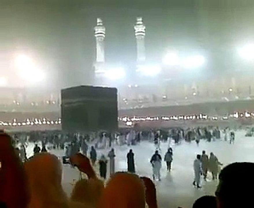 MashaAllah ! Heavy Rain in Khana Kaaba during Maghrib Prayers