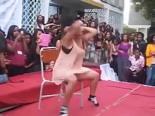 ተማሪወች ትምህርት ቤት ዉስጥ  የሚያደርጉትን  አሳፋሪ  ነገር  ተመልከቱ