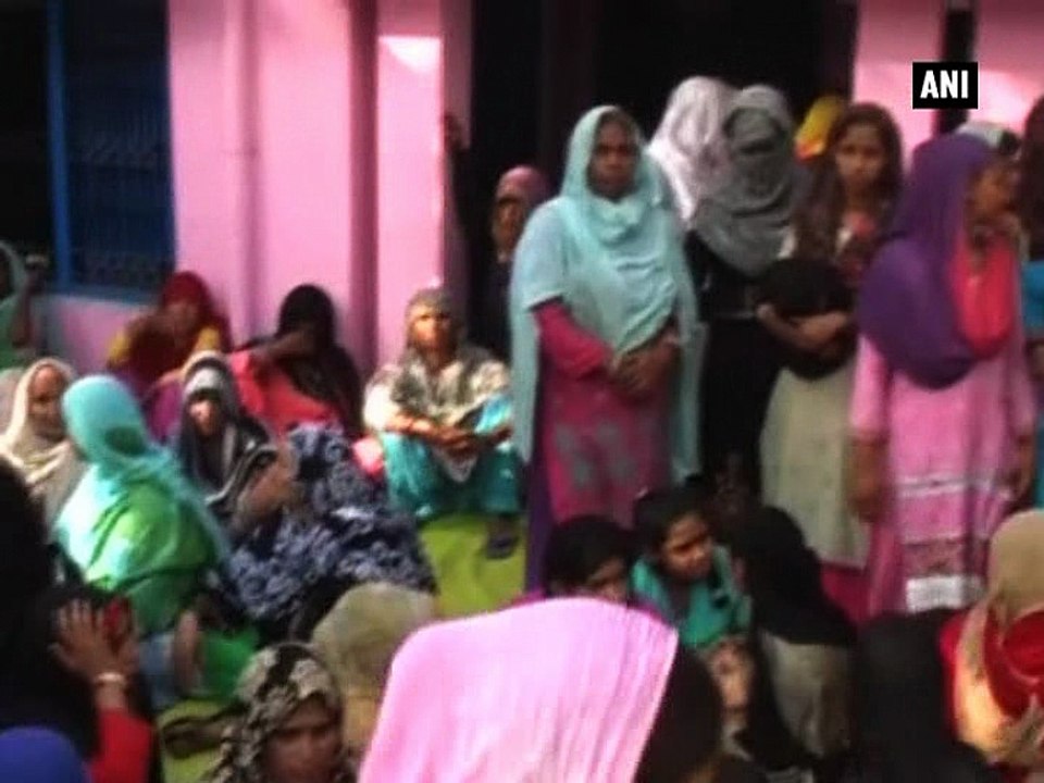 Looters kill two, injure four, rob three houses