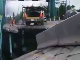 سب لوگوں سے گزارش ہے یہ ویڈیو ضرور دیکھیں - Video 2016