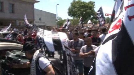 Beşiktaşlı Taraftarlar Yolu Kesti