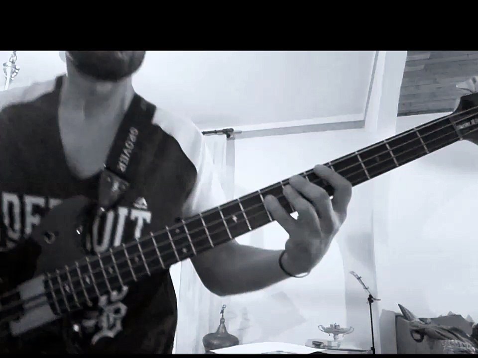 Everglow - coldplay - [bass-cover]