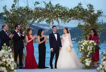 Ünlü Oyuncular Ezgi Eyüboğlu ve Kaan Yıldırım Evlendi