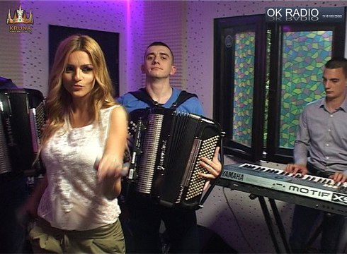 Jelena Kostov i orkestar Bobana Gajica Sekija - Ona ne zna za mene - live - OK radio 2016