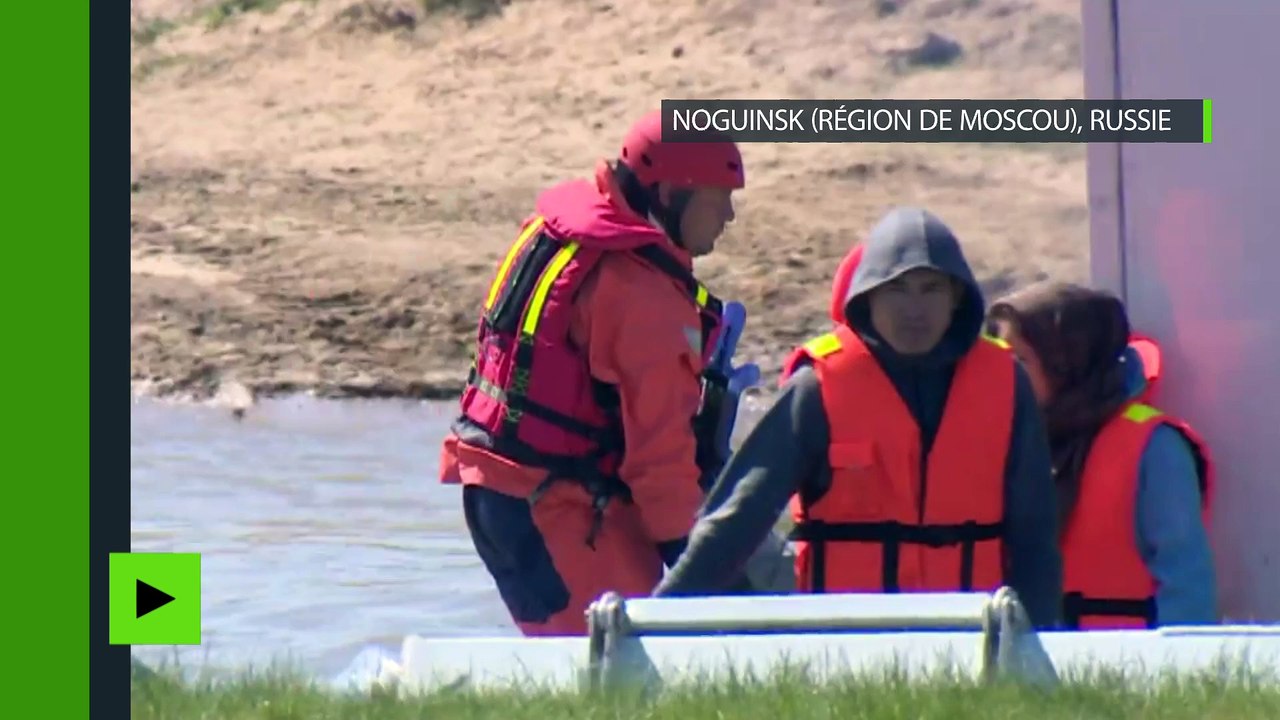 Du pétrole, des trains et des avions en feu : les exercices grandeur nature des sauveteurs russes