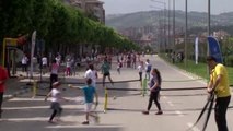 Trafiğe Kapatılan Bulvarda Tenis Keyfi