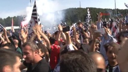 Beşiktaş Tesislerden Şampiyon Gibi Uğurlandı