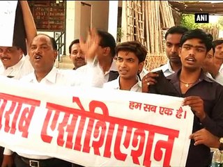Liquor association protests against Nitish Kumar's call for alcohol ban in UP