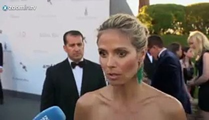 Heidi Klum gets creative in beach photo