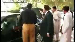 Pakistani Politician Wardrobe Malfunction LoL