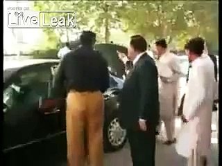 Pakistani Politician Wardrobe Malfunction LoL