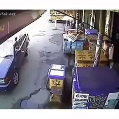 Unbelievable Escape It Was Very Close--Funny Videos-Whatsapp Videos-Prank Videos-Funny Vines-Viral Video-Funny Fails-Funny Compilations-Just For Laughs