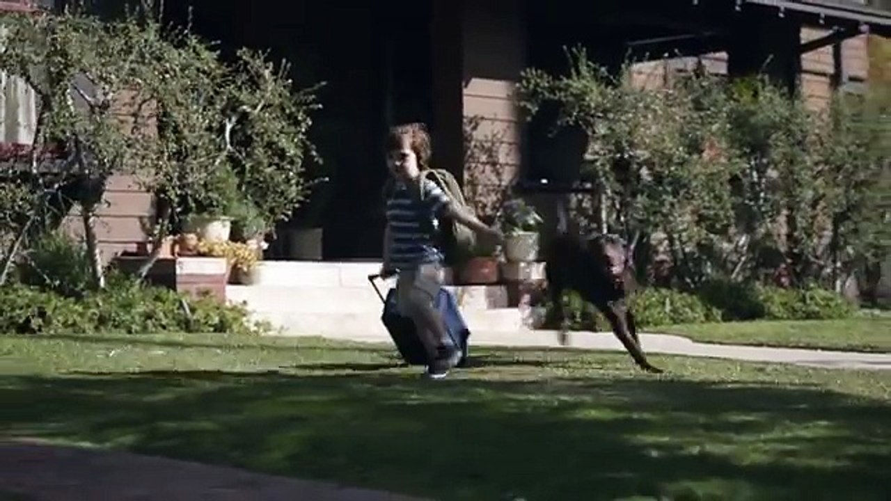 Un Bambino Abbraccia Il Suo Cucciolo: La Storia Del Loro Legame Vi Commuoverà