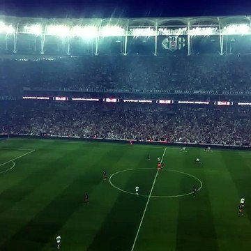 Beşiktaş Taraftarı Vodafone Arena Şampiyonluğu Kutluyor