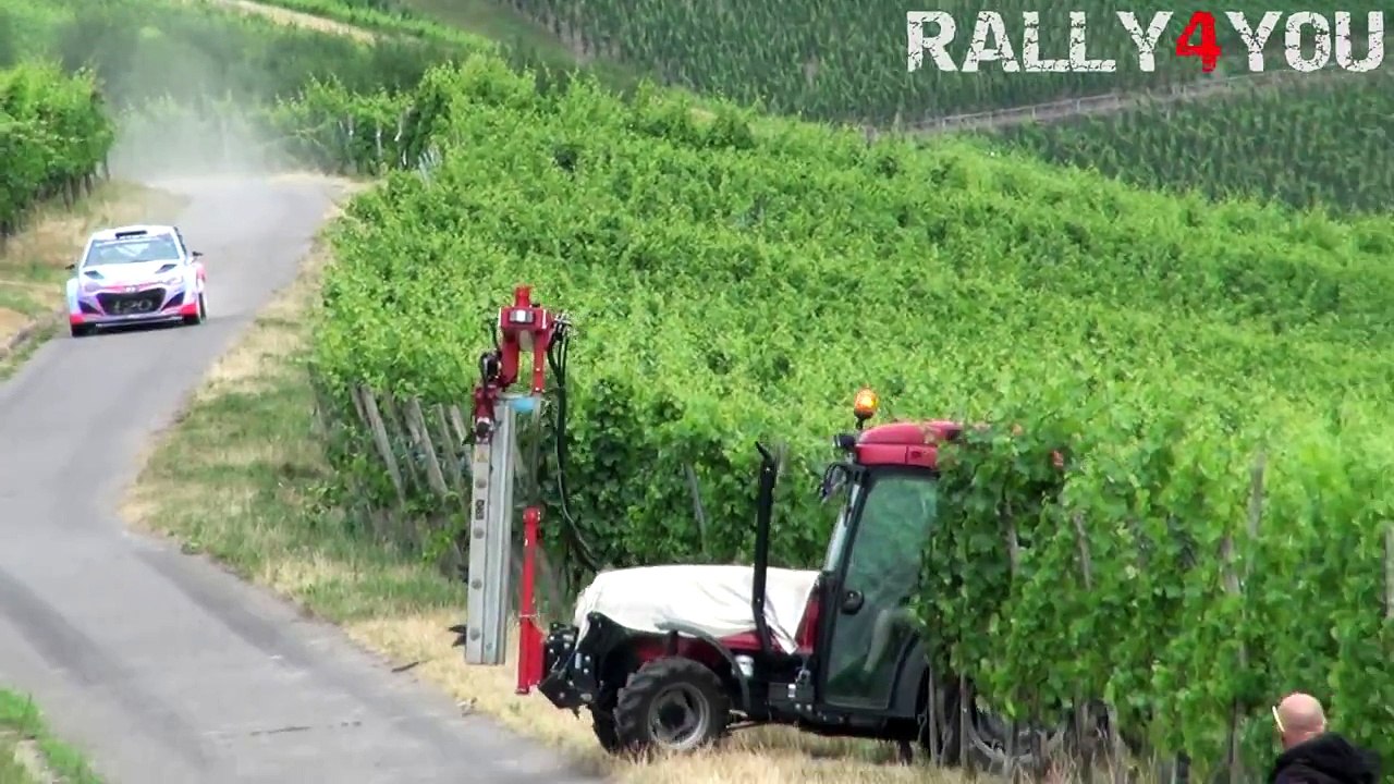 Neuville almost crash with a tractor - Rally Deutschland Test 2015 [HD]