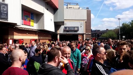 Suspendido partido en Inglaterra por paquete sospechoso