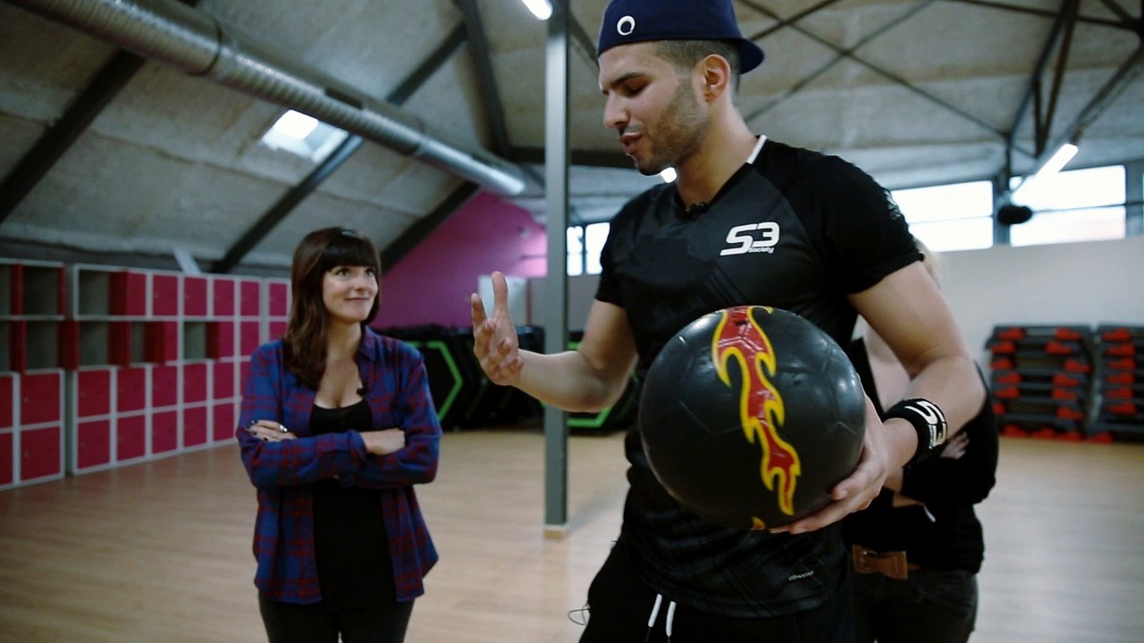 WASS défie Marion et Anne-So au freestyle football ! - Marion et Anne-So