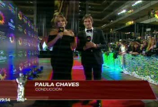 Paula conduciendo la Alfombra roja Martín Fierro 2016 1 - 15 de Mayo