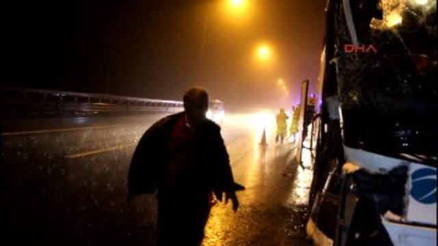 Bolu Dağı Tüneli Çıkışında Otobüs Tır'a Arkadan Çarptı