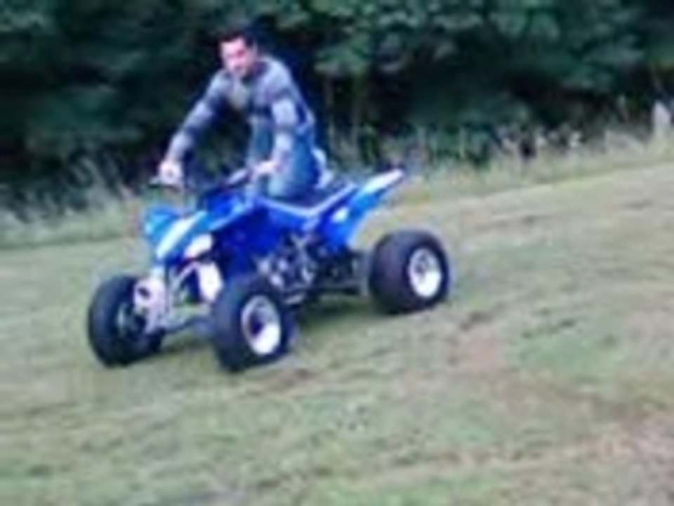 Chaton en mode 450 yfz
