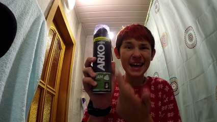 13 ЛЕТНИЙ ПАЦАН СБРИЛ СВОИ ПЕРВЫЕ УСЫ