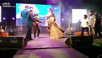 LEAKED Video- Salman Khan Playing Garba With Sonam Kapoor During Navratri