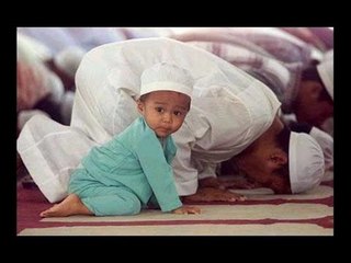 Brotherhood_Hindu man opens his shop for Muslim community to offer Namaz