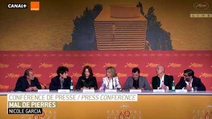 "Horrible" ou "innocente", Cotillard et Garrel éclatent de rire sur leur enfance