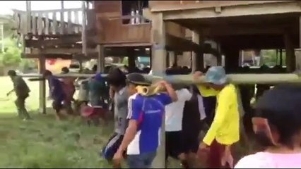 The power of humans, people move entire house with the strength of workers