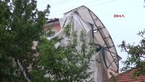 Yozgat Rüzgardan Uçan Taziye Çadırı 3 Katlı Binanın Çatısına Saplandı