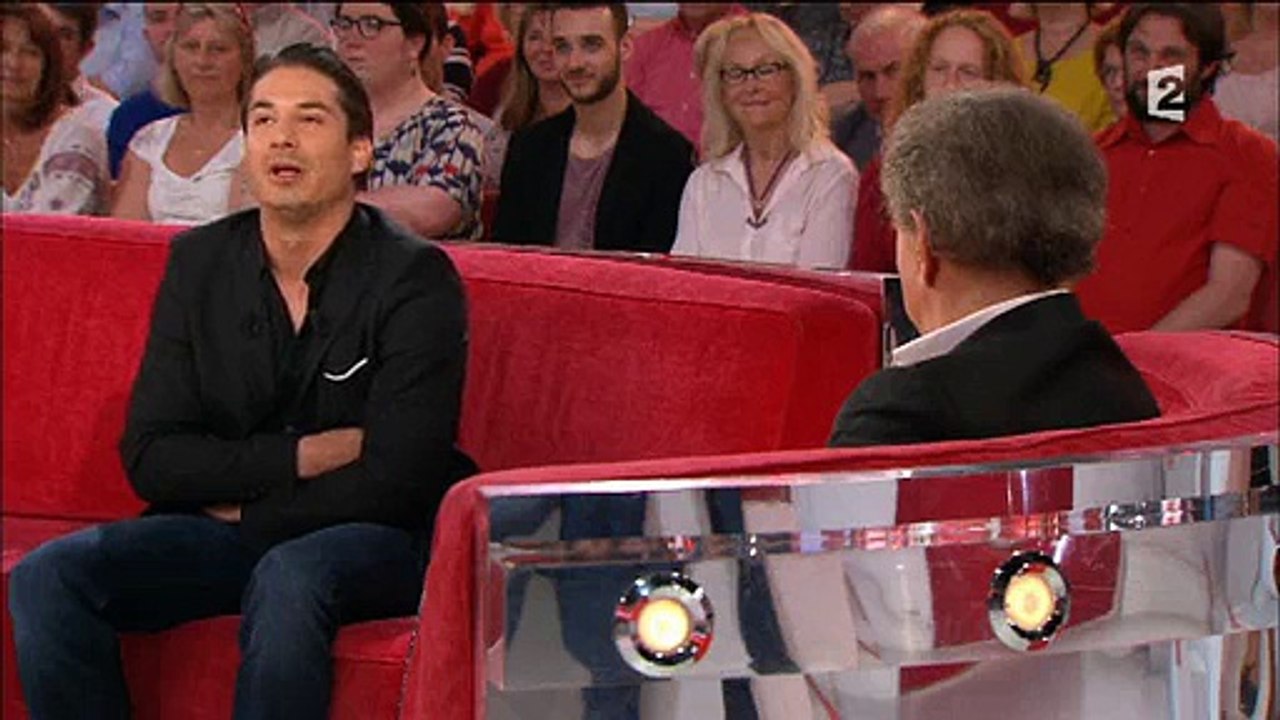 Jérémy Ferrari se moque de l'efficacité de la police dans "Vivement dimanche" - Regardez