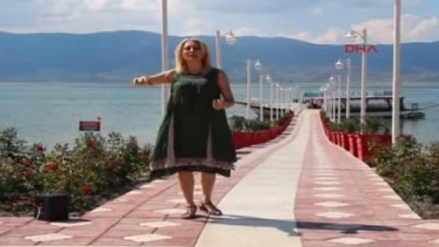 Burdur Farkındalık İçin Burdur Gölü Kıyısında Klip Çekti