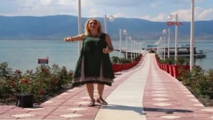 Burdur Farkındalık İçin Burdur Gölü Kıyısında Klip Çekti