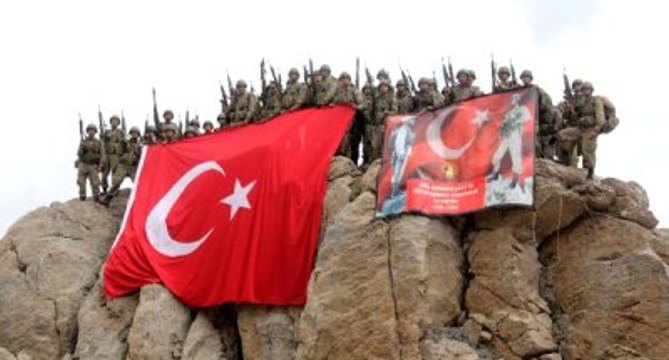 Eğirdir'de Komandoların Nefes Kesen Eğitimi