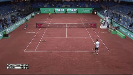 Tennis : Delbonis smashe un chat qui traversait le court