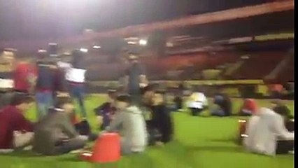 Turquie : les supporters d’Eskişehirspor vivent très mal la relégation de leur équipe, ils brûlent leur stade de rage