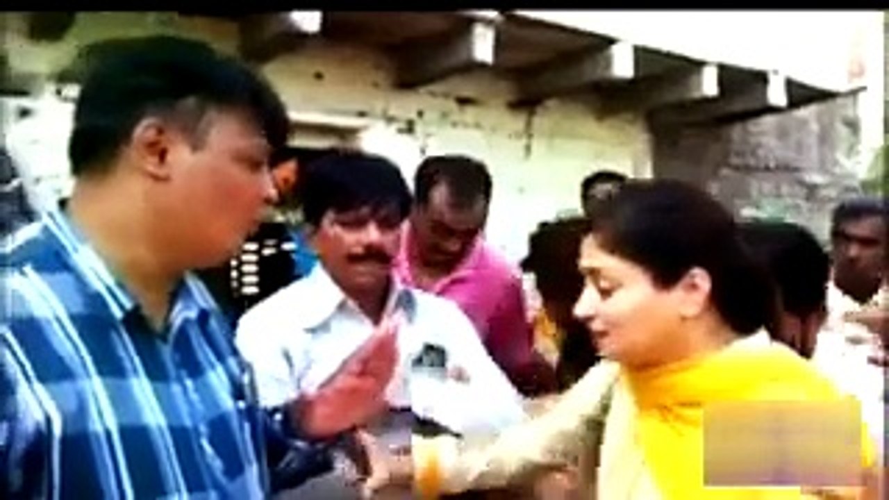 بھارت کی رکن پارلیمنٹ گٹر میں جا گریں۔۔۔۔