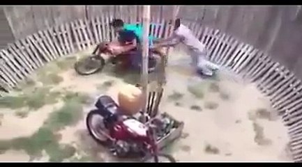 Hồi còn răng em cũng hay đi xe như này lắm =))Share: Xem.vn