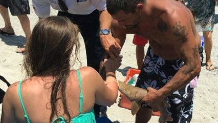 Kolundaki Köpek Balığıyla Hastaneye Kaldırıldı