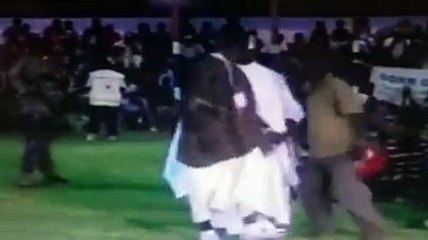 Quand le président jammeh donne des cours de danse