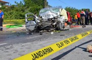 Otomobil, Yolcu Otobüsüne Çarptı: 3 Ölü, 2 Yaralı