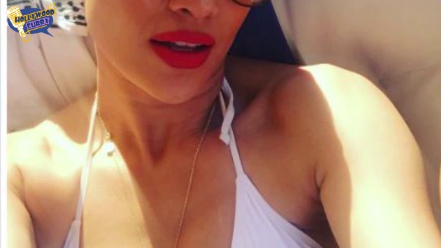 Jennifer Lopez Flaunts Her CLEAVAGE In Sexy Bikini Shot