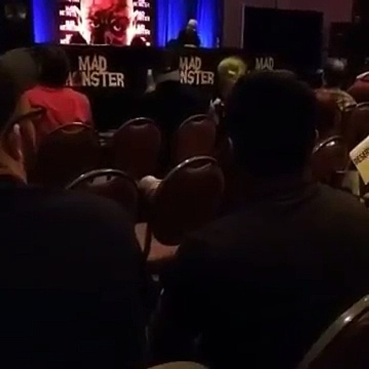 Malcolm McDowell sings "Singin' in the Rain" at Mad Monster Con 2016