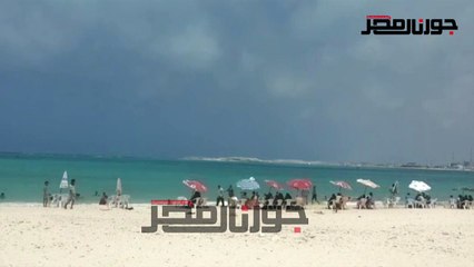 Download Video: إقبال أهالي ومصطافي مطروح على الشواطئ هربًا من الحر