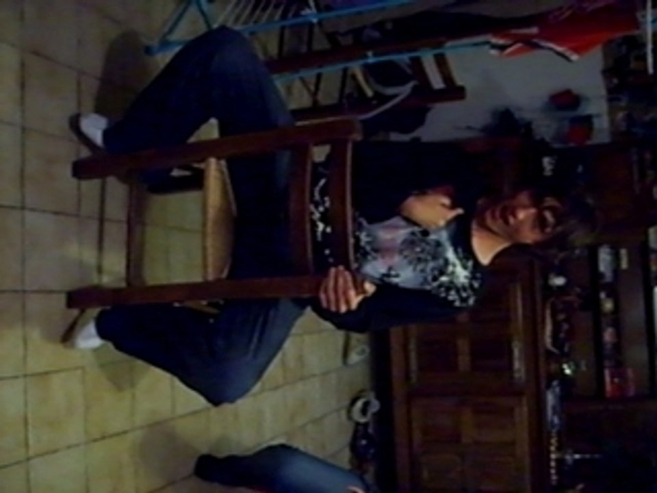 petit yoann qui dance