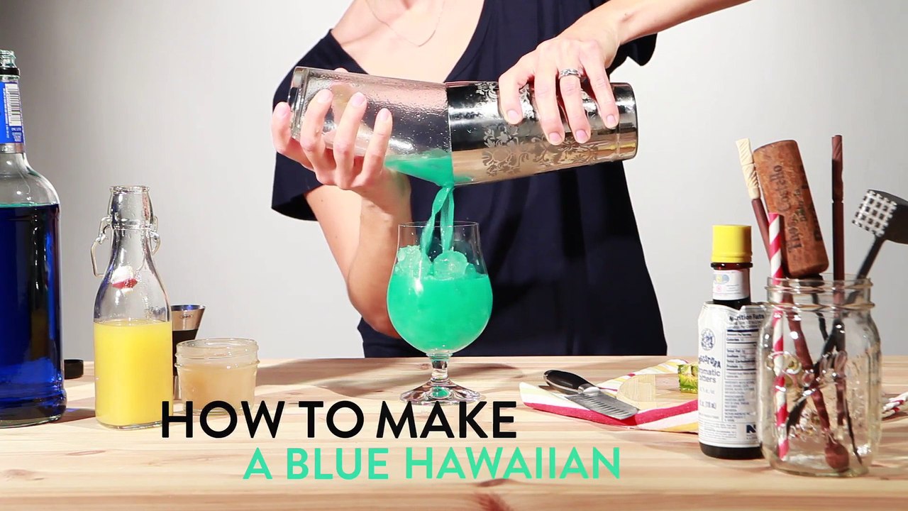 How to make a Blue Hawaiian