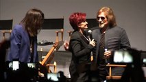 Split-rumour Ozzy and Sharon Osbourne hug on stage